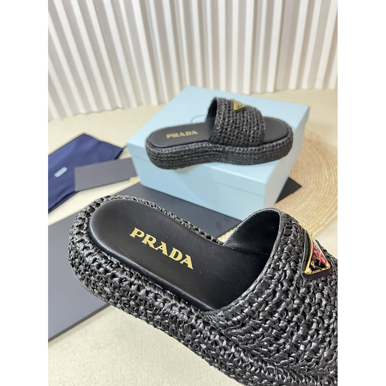 Sandália Prada FlatForm em crochê Preta