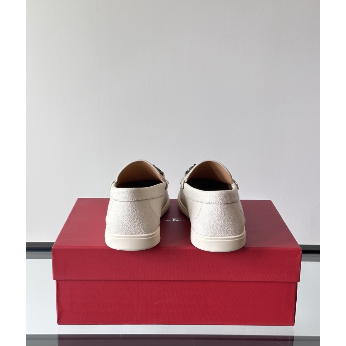 Sapato Mocassim Salvatore Ferragamo Casual Branco com Fivela Gancini