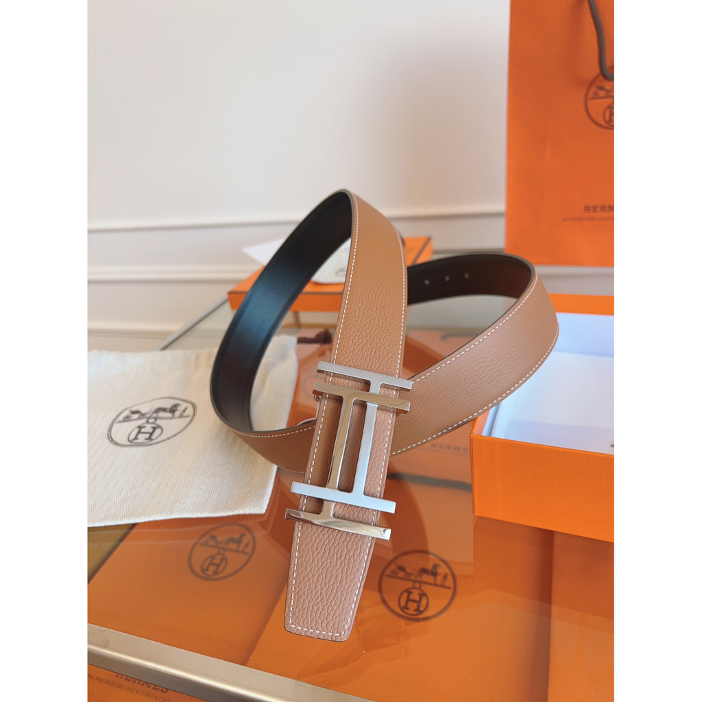 Cinto Hermès Reversível em Couro Marrom e Fivela H Au Carré Prata 3.2cm