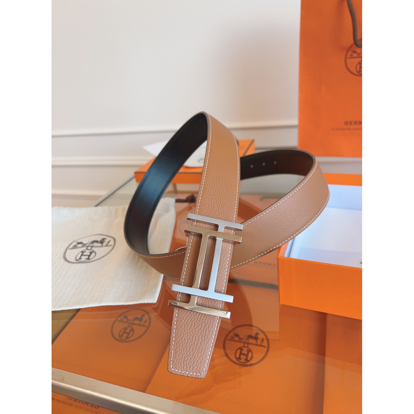 Cinto Hermès Reversível em Couro Marrom e Fivela H Au Carré Prata 3.2cm