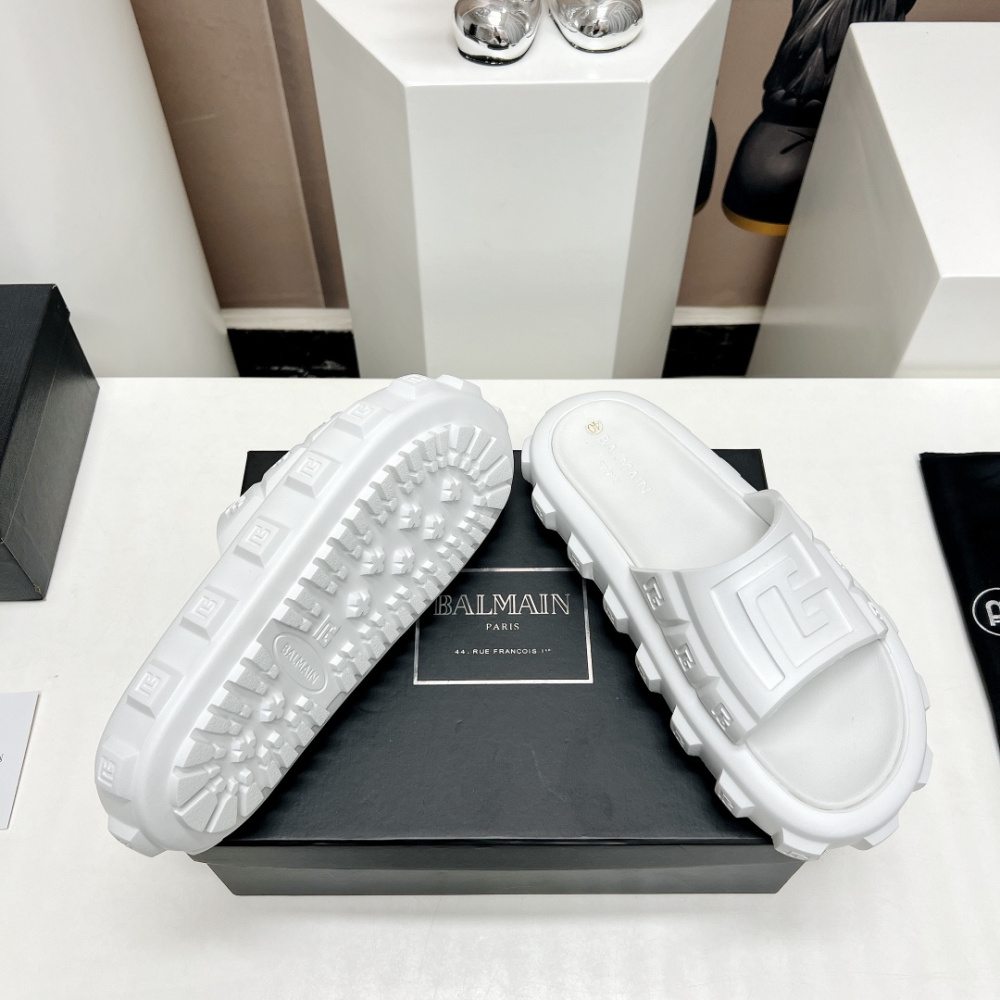Slide Balmain Chinelo com Monogram em Relevo Branco