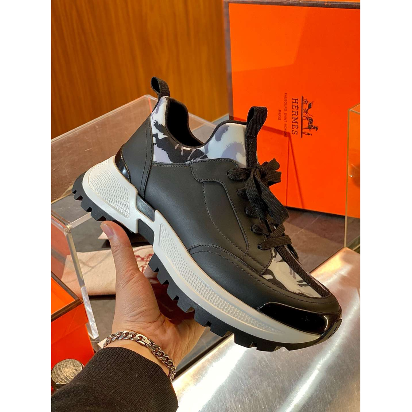 Tênis Hermès Boucing Jump Preto Estampado