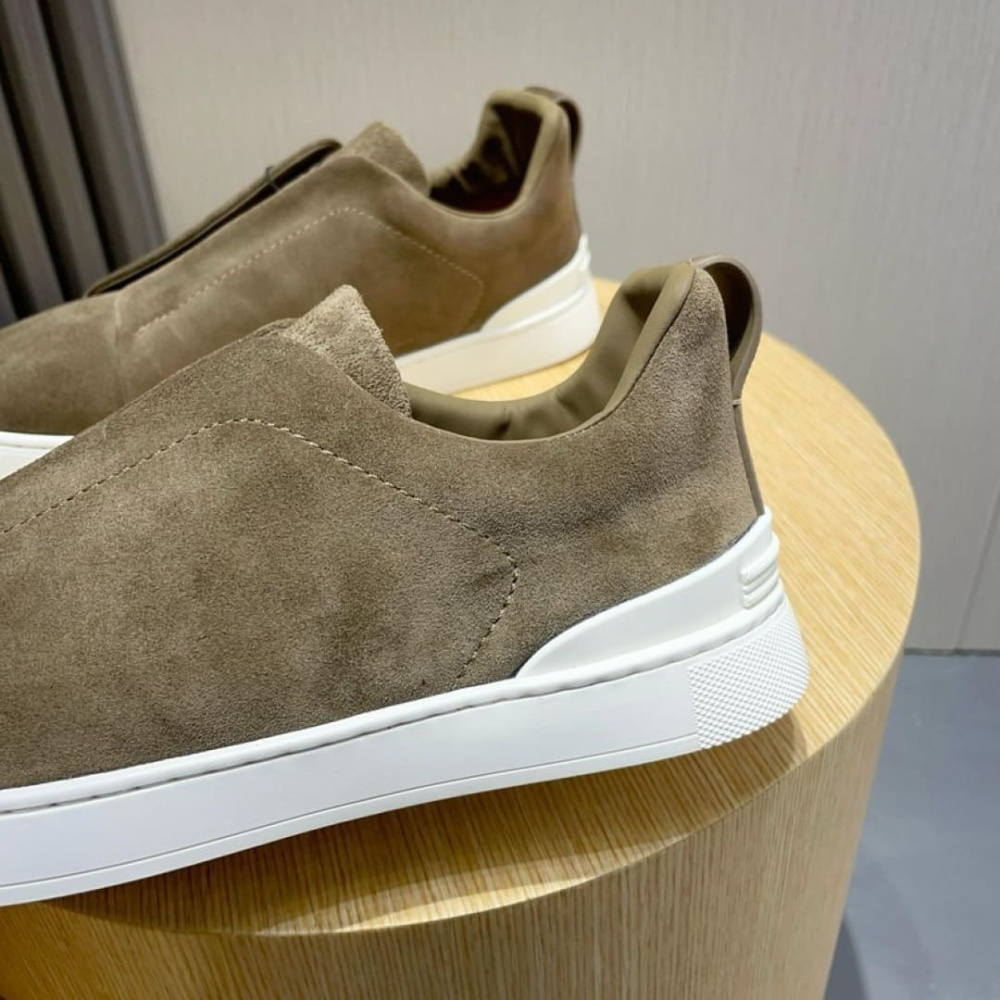 Zegna Triple Stitch em Camurça Marrom Caqui