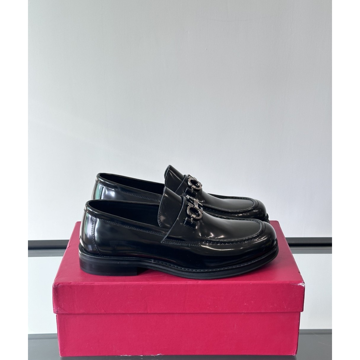 Sapato Mocassim Salvatore Ferragamo Social Couro Preto Liso com Fivela Gancini