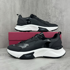 Tênis Valentino Garavani True Act Sneakers Preto/Branco