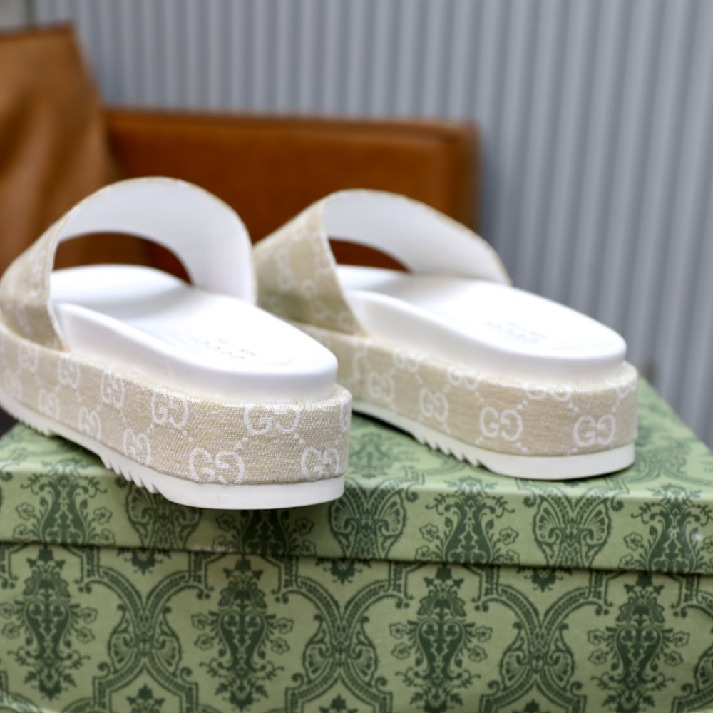 Gucci Slide Bege Feminina