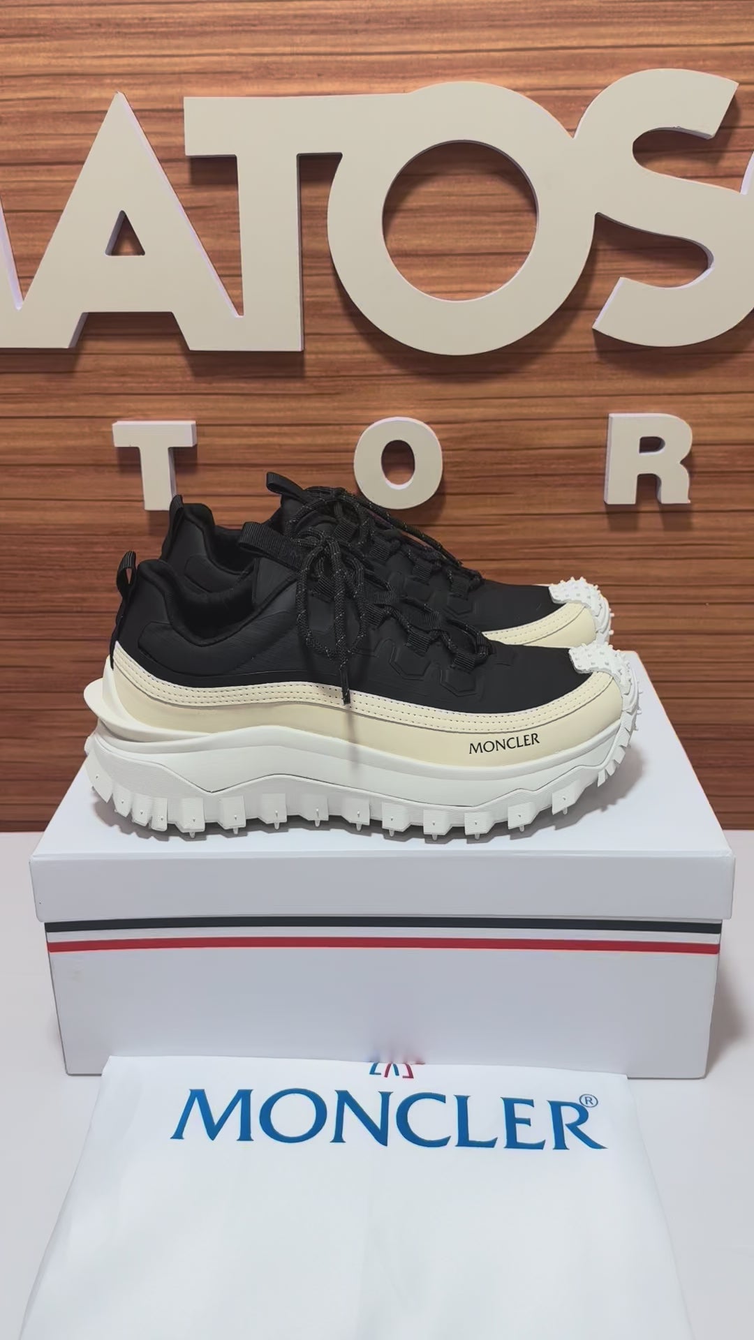 Tênis Moncler Trailgrip preto/branco